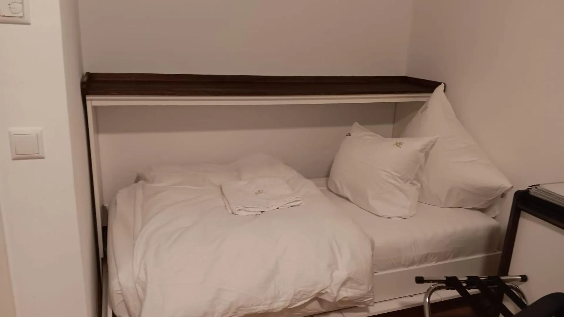 B&B Zimmer Mit Gemeinschaftsbad In Muenchen