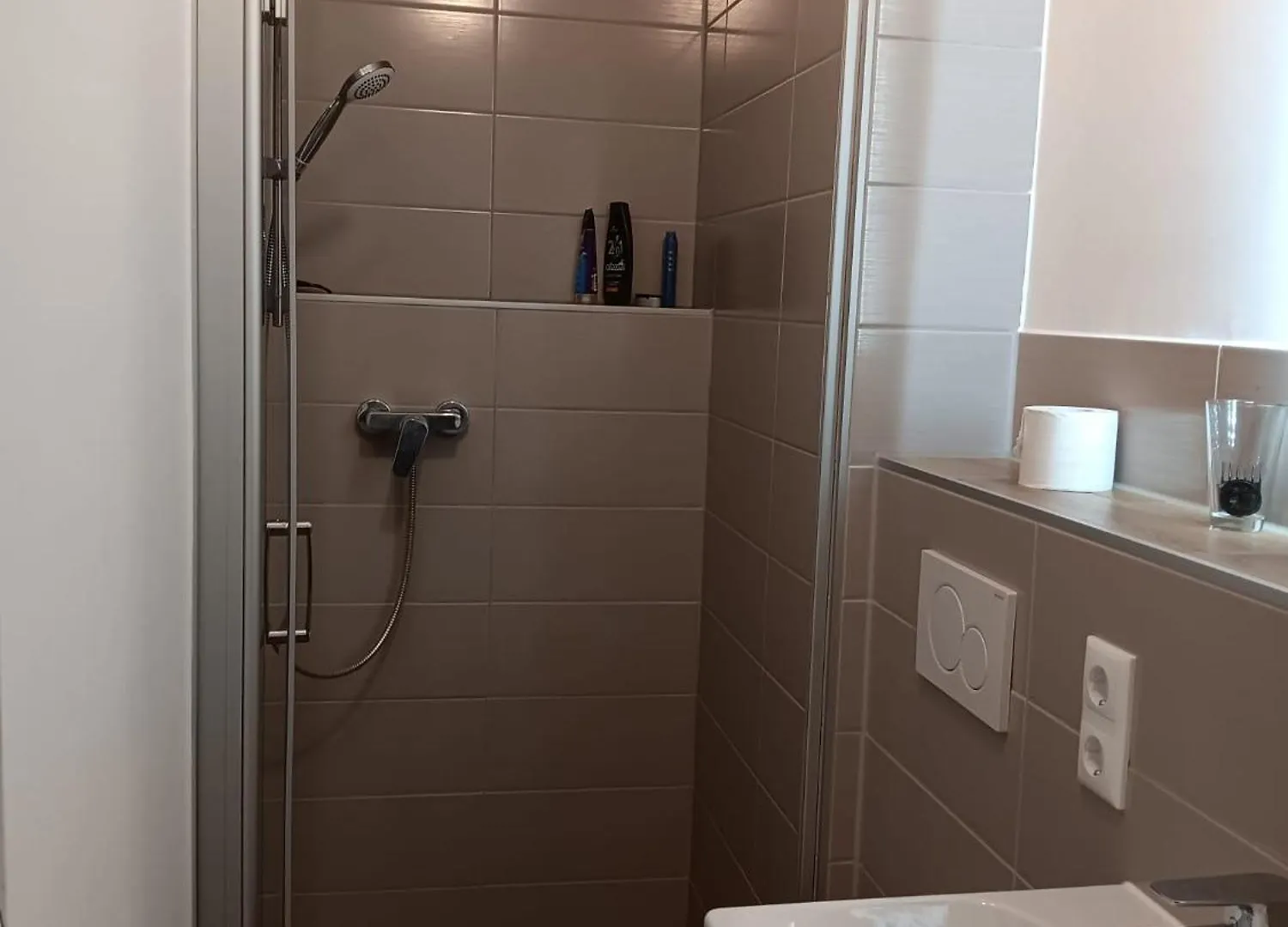 Zimmer Mit Gemeinschaftsbad In Muenchen 0*, Μόναχο Γερμανία